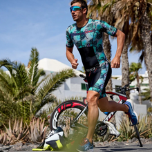 Load image into Gallery viewer, ZONE3 Momentum II Mens Short Sleeve Trisuit - Black/Green